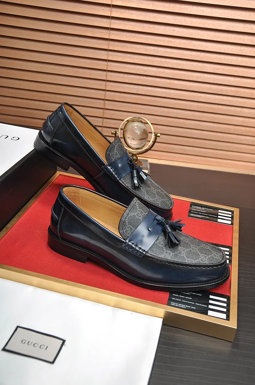 Men's shoes💰560💶Italy's top luxury men's shoe giant (GUCCI) (Gucci) (full cowhide lining) new arrival🍃Original European style🔰 Pleasant to the eye😍In order to make the shoes more durable and non-deformable🌀The production continues to follow traditional methods but there is still no lack of innovation💪Choose original sheepskin for the leather♻️ Smooth and natural And extra bright ⭐Made of imported cowhide, the first choice of rich people 38-45 (45 customized)